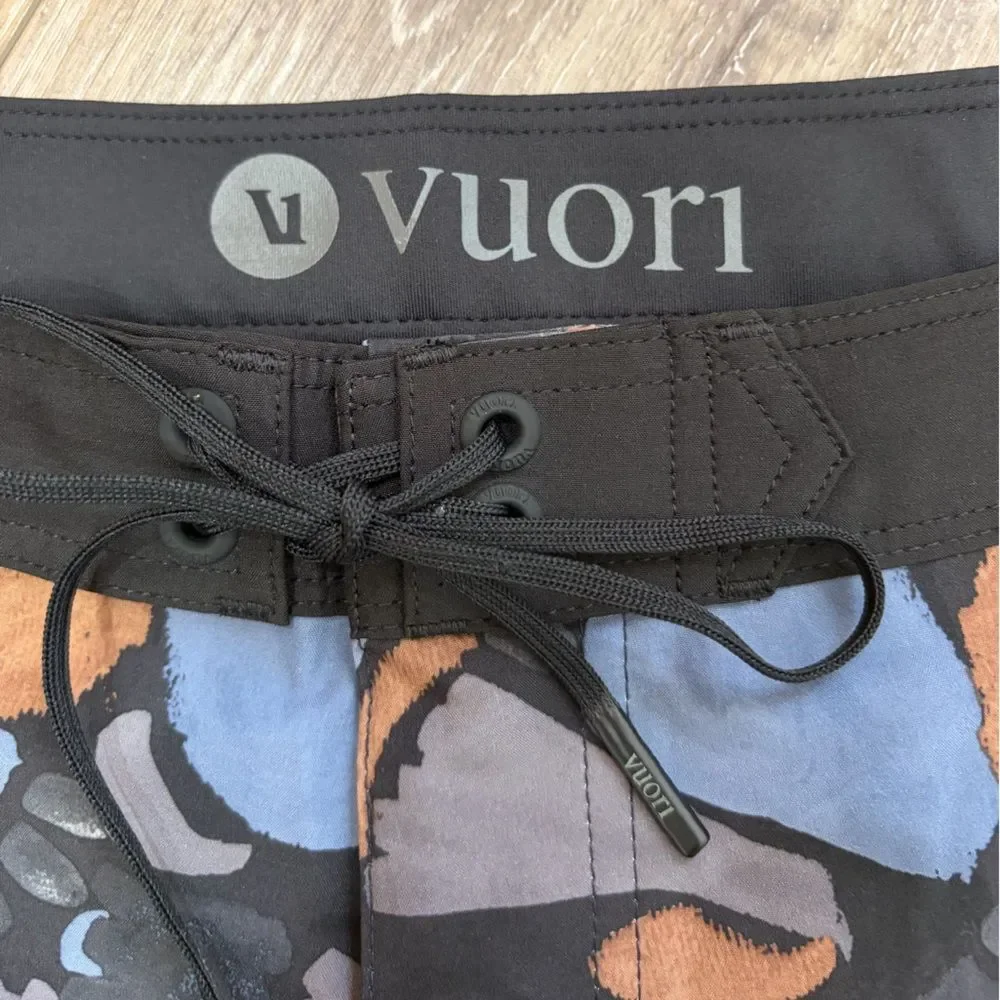 Vuori Infinity Board Shorts Men's 34 NWT